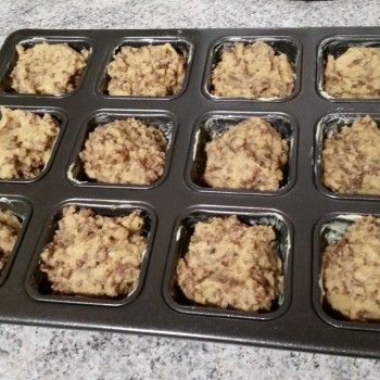 und die Masse in Förmchen füllen.