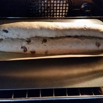 Im vorgeheizten Backofen bei 150 °C Umluft ca. 80 - 90 Minuten oder bei Ober- und Unterhitze ca. 100 Minuten backen.