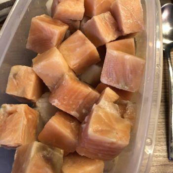 Lachs auf Nudeln mit Orangen-Gemüse-Sugo