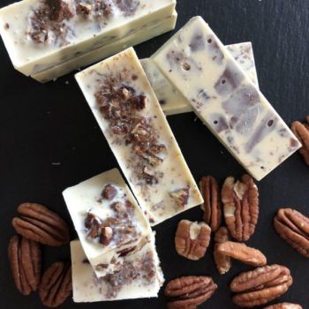 Rezept Schokoladenriegel weiß mit karamellisierten Pekannüssen lowcarb