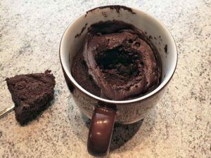 Rezept Tassenkuchen-low-carb-glutenfrei-Brownie-Mug-Cake-zuckerfrei-Schokokuchen