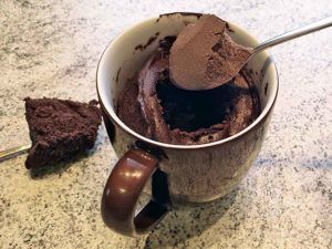 Rezept Tassenkuchen-low-carb-glutenfrei-Brownie-Mug-Cake-zuckerfrei-Schokokuchen