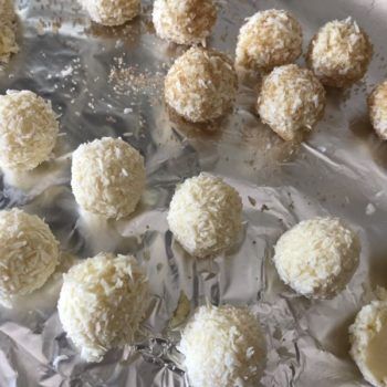 Rezept Kokostrüffel Kokospralinen lowcarb zuckerfrei keto