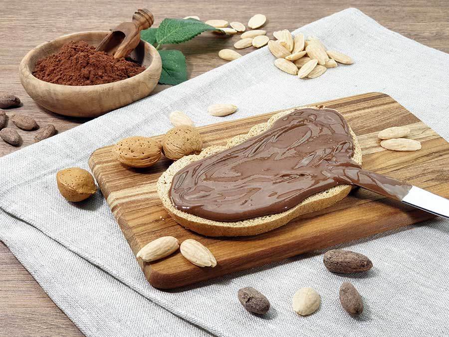 Nuketo-Schoko-Mandel-low-carb-Nougat-Aufstrich-Mandel-Nougat-Creme-keto-palmoelfrei-2