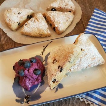 Rezept Heidelbeer Zitronen Scones mit Heidelbeerfrischkäse lowcarb glutenfrei keto