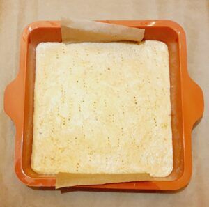 Ein echter Klassiker mit Mandelteig, Speck und natürlich viel Zwiebeln! Pro Stück NUR 7g Kohlenhydrate.