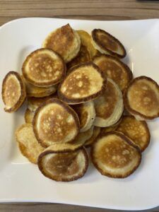 Rezept Mini-Pancake-Spieße mit Erdbeeren und Bananen lowcarb glutenfrei