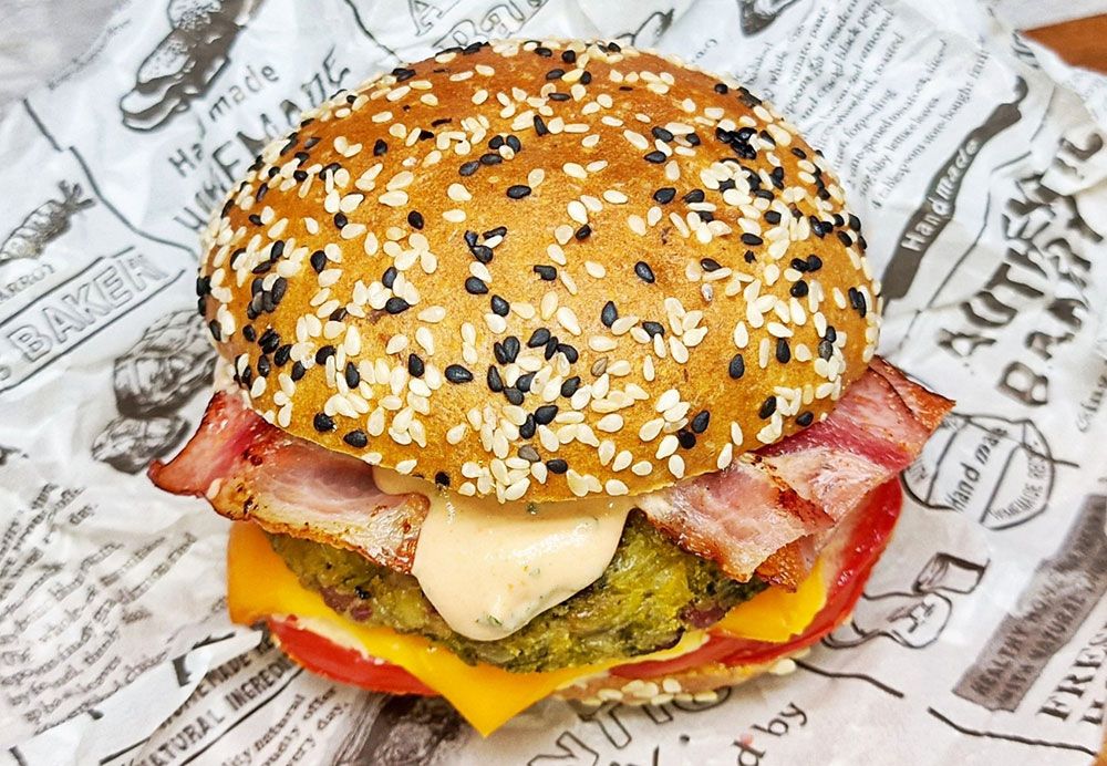 Rezept Broccoli Speck Käse Burger mit Brioche Speck Bun keto low-carb glutenfrei